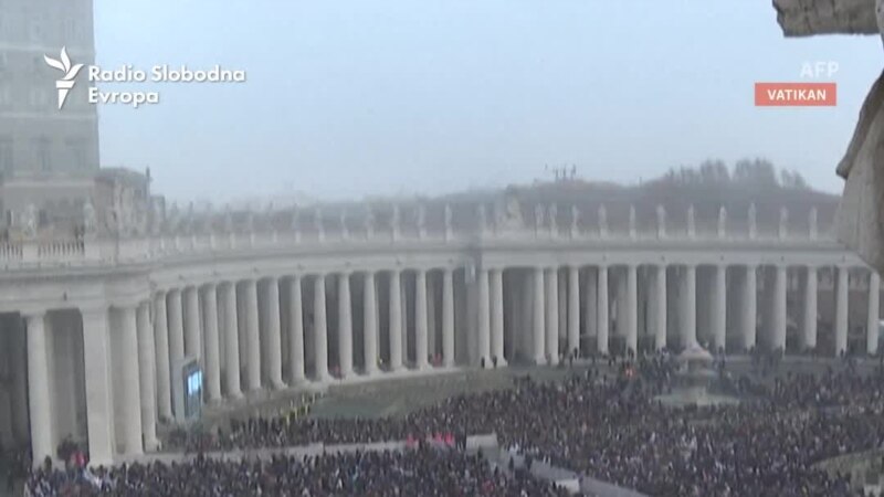Pred hiljadama vjernika u Vatikanu sahranjen papa Benedikt XVI