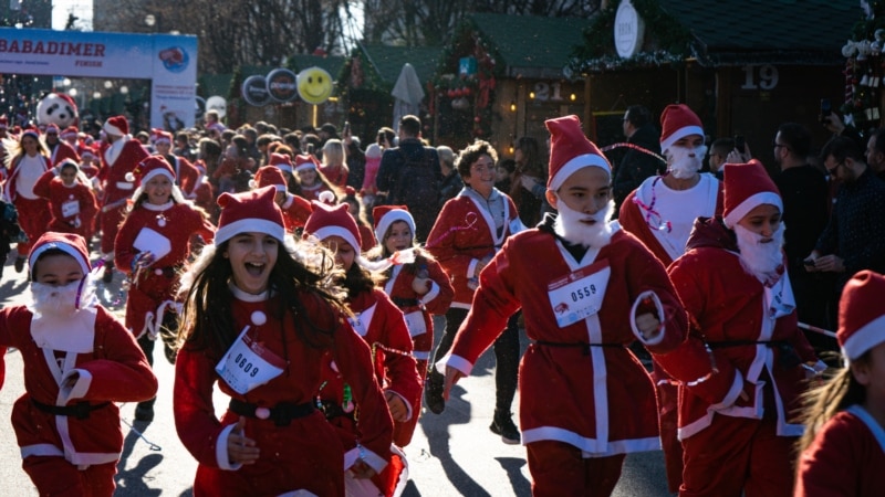 Sedma trka Djeda Mrazova u Prištini 