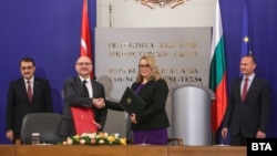  Споразумението беше подписано на 3 януари 2023 година от управленията на 