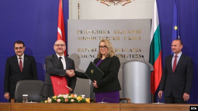 Споразумението беше подписано на 3 януари 2023 г. от ръководствата на "Булгаргаз" и "Боташ" в присъствието на тогавашния министър на енергетиката Росен Христов и тогавашния турски министър на енергетиката и природните ресурси Фатих Дьонмез