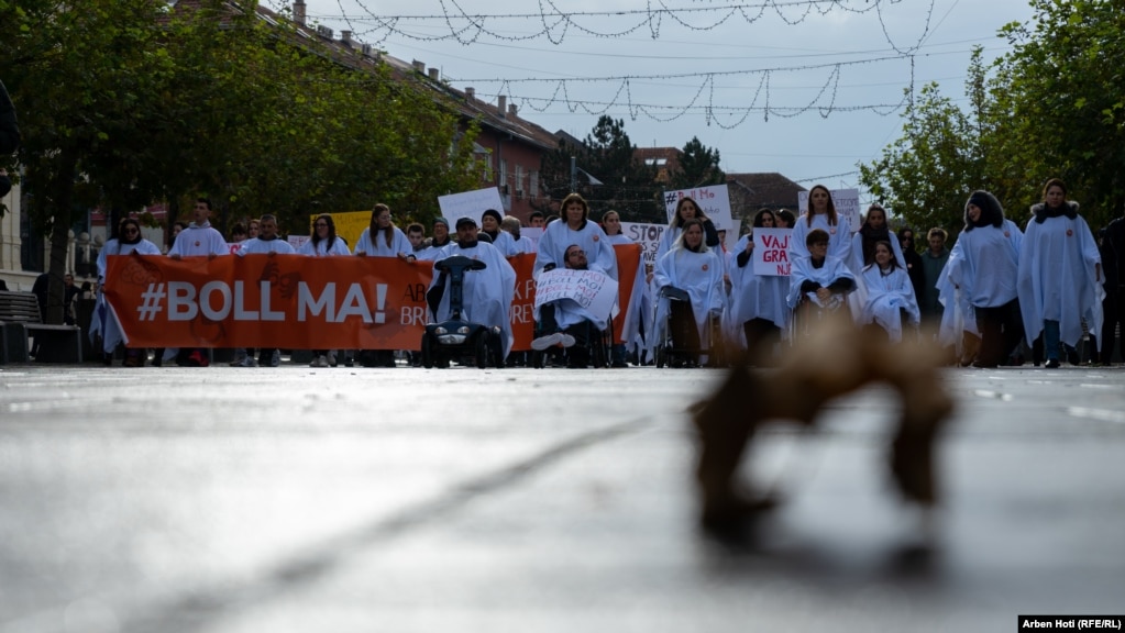 Pamje nga protesta e së enjtes në Prishtinë.