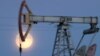 Минфин: нефтегазовые доходы России в 2023 году снизились почти вдвое