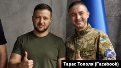 За словами Тараса Тополі, він має можливість спілкуватись із Володимиром Зеленським напряму, але не зловживає нею