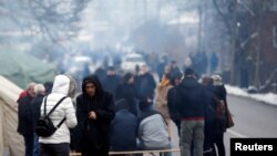 Lokalni Srbi blokiraju cestu u selu Rudine opštine Zvečan, sever Kosova, 14. decembar 2022.