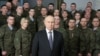 پوتین در لحظه تبریک سال نو در جمع نظامیان روسی