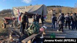 Barrikada në Serbi mban mbyllur Merdaren