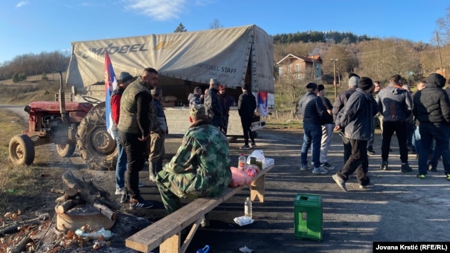 Barrikada në Serbi mban mbyllur Merdaren