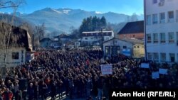 Protest Srba zbog ranjavanja mladića, Štrpce, Kosovo, 8. siječnja 2023.