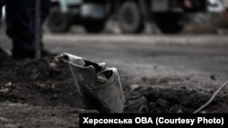 Після відходу з міста російські війська почали регулярно обстрілювати Херсон і контрольовану українською владою частину області