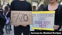 Egyenlő feltételekért tüntettek a pedagógusok és a diákok Kecskeméten 2022. október 18-án