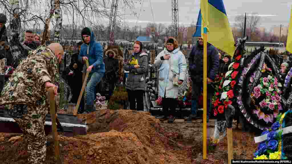 У Геннадія залишилися бабуся Галина Іванівна, мама Ольга, дружина Людмила і донечка Квітослава, яка народилася у 2020 році