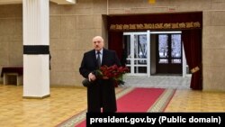 Аляксандар Лукашэнка на цэрымоніі разьвітаньня з Міністрам замежных справаў Уладзімерам Макеем, 2022