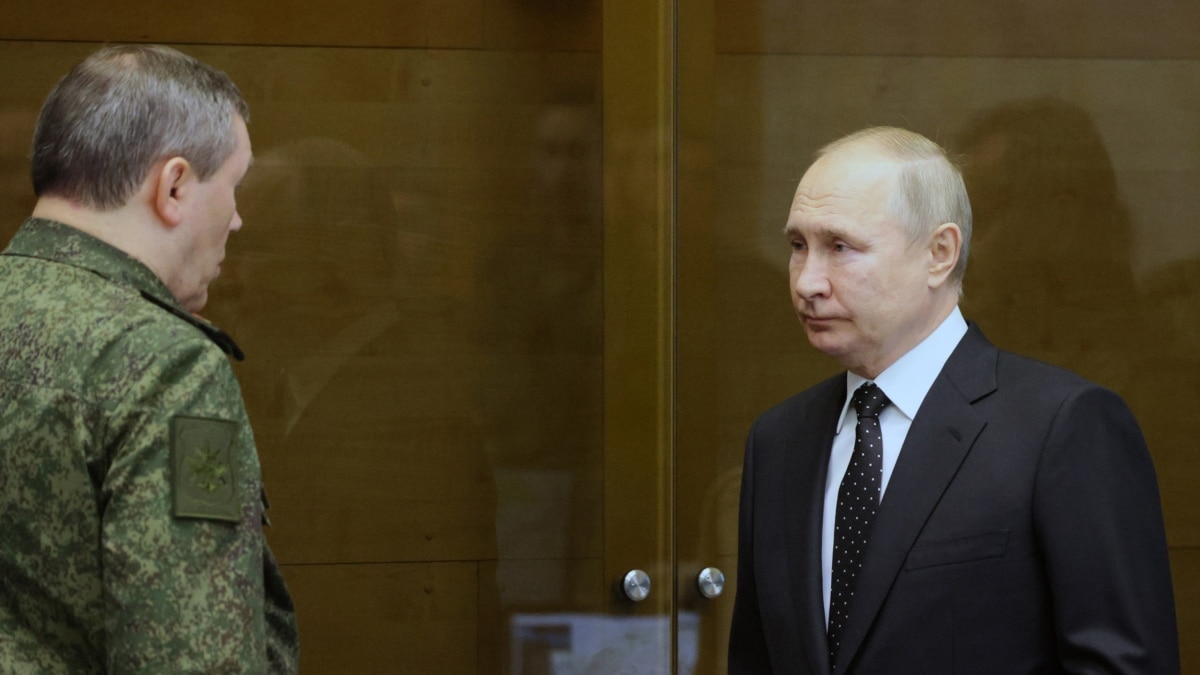 Путін отримує неактуальну інформацію про хід війни в Україні