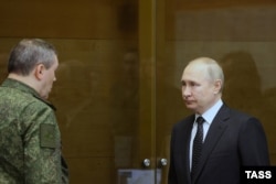 Командующий российскими войсками в Украине Валерий Герасимов и Владимир Путин