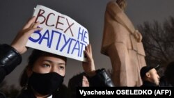 Бишкектеги сөз эркиндигин колдоо үчүн уюштурулган митингде. 2022-жыл, ноябрь. 