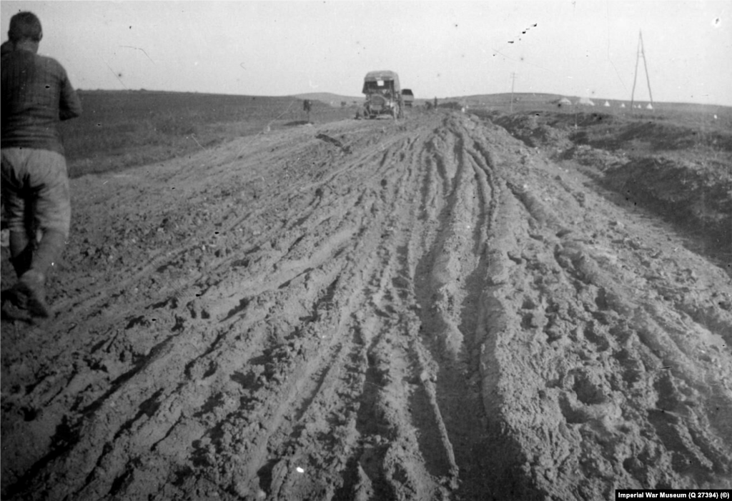 A road in the Struma valley, Bulgaria, during fighting in 1916.&nbsp;