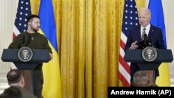 کنفرانس مطبوعاتی جو بایدن رئیس جمهور ایالات متحده امریکا با همتای اوکراینی‌اش ولودیمیر زلنسکی در قصر سفید