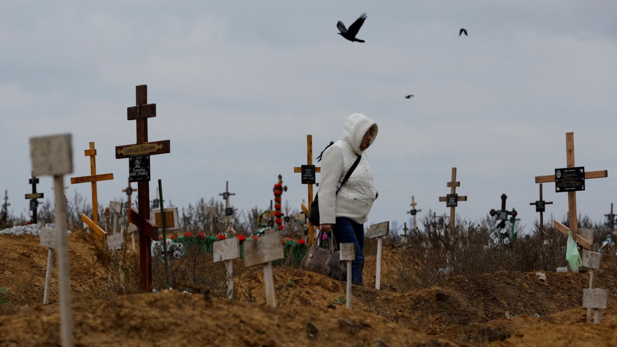 Журналісти AP від березня виявили понад 10 тисяч нових могил у Маріуполі