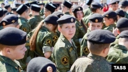 A new program being launched in Russian schools in September will foster a “conviction and readiness for service and defense of the Fatherland.” (file photo)