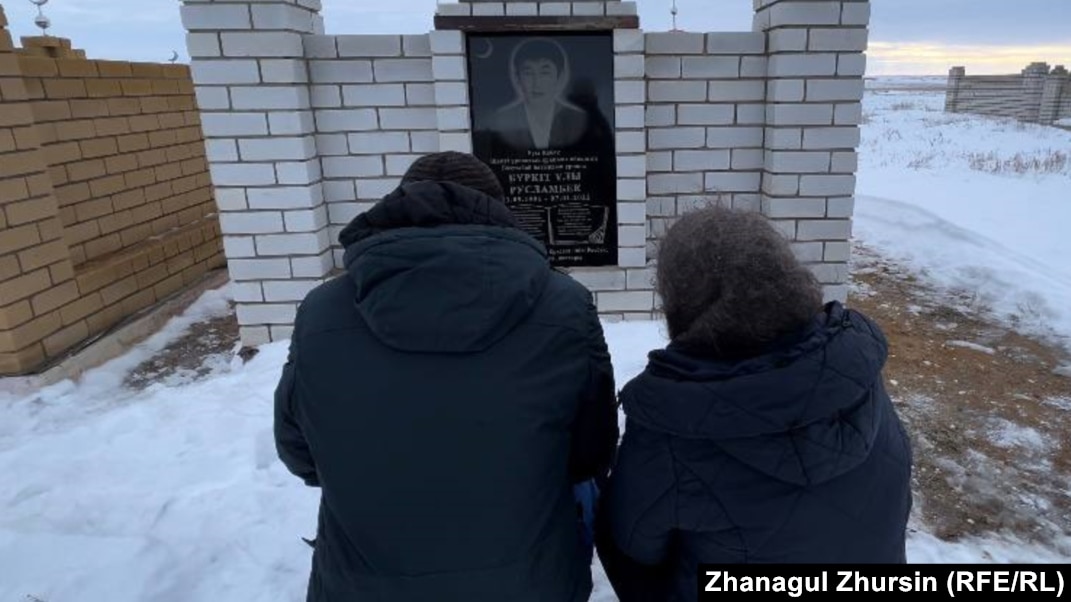 Латина үй қызметкерінің порносы