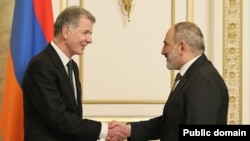 Armenia - Prime Minister Nikol Pashinian meets Richard Moore, chief of Britain's foreign intelligence agency, Yerevan, December 16, 2022.