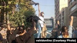 Protesti protiv obaveznog hidžaba na ulicama Irana