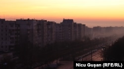 Smogul din orașul Chișinău surprins în sectorul Buiucani, în dimineața zilei de 3 ianuarie 2022