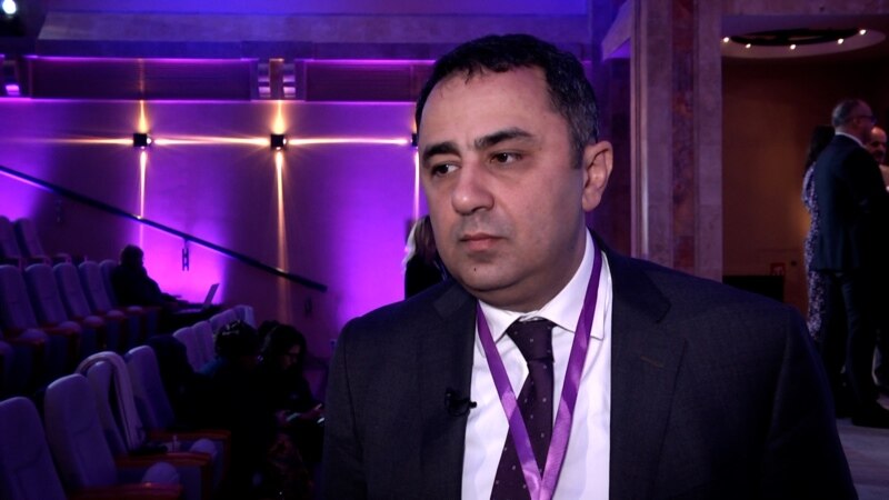 Переговоры ведутся между российскими миротворцами и Азербайджаном, участвует также Карабах – замминистра Армении