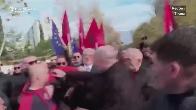 Antivladini protesti u Tirani, napadnut opozicioni lider Beriša
