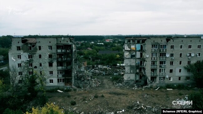 Зруйнований будинок в Ізюмі