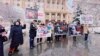 A január 9-i meghallgatás idején Szaakasvili több tucat támogatója gyűlt össze a tbiliszi bíróság előtt, követelve, hogy azonnal szállítsák át egy nyugati kórházba.
