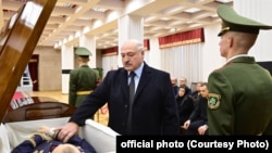 Лукашэнка на разьвітаньні з Макеем. Менск, 29 лістапада 2022