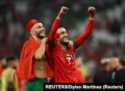 Марокко футболчулары Хаким Зиеш жана Ромен Саисс.