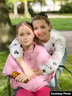 Милана Остапенко (с мамой Ольгой Остапенко) – девочка, чей голос звучит в мультфильме Софьи Корниенко