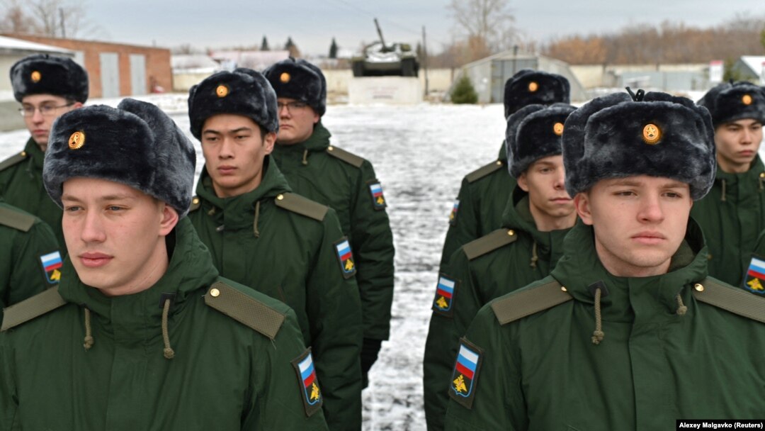 Көзге чакырылышта гаскәргә алынган егетләр, Омски, 10 ноябрь 2022