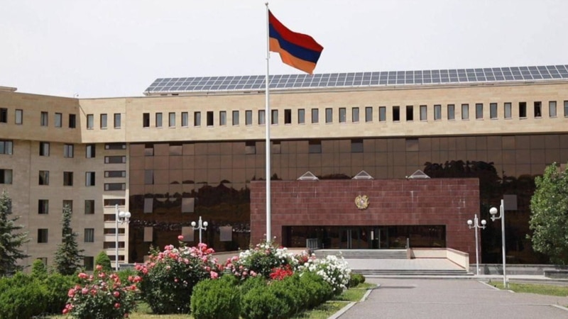 В Минобороны пока не комментируют заявление председателя Сената Франции о поставках вооружения Армении