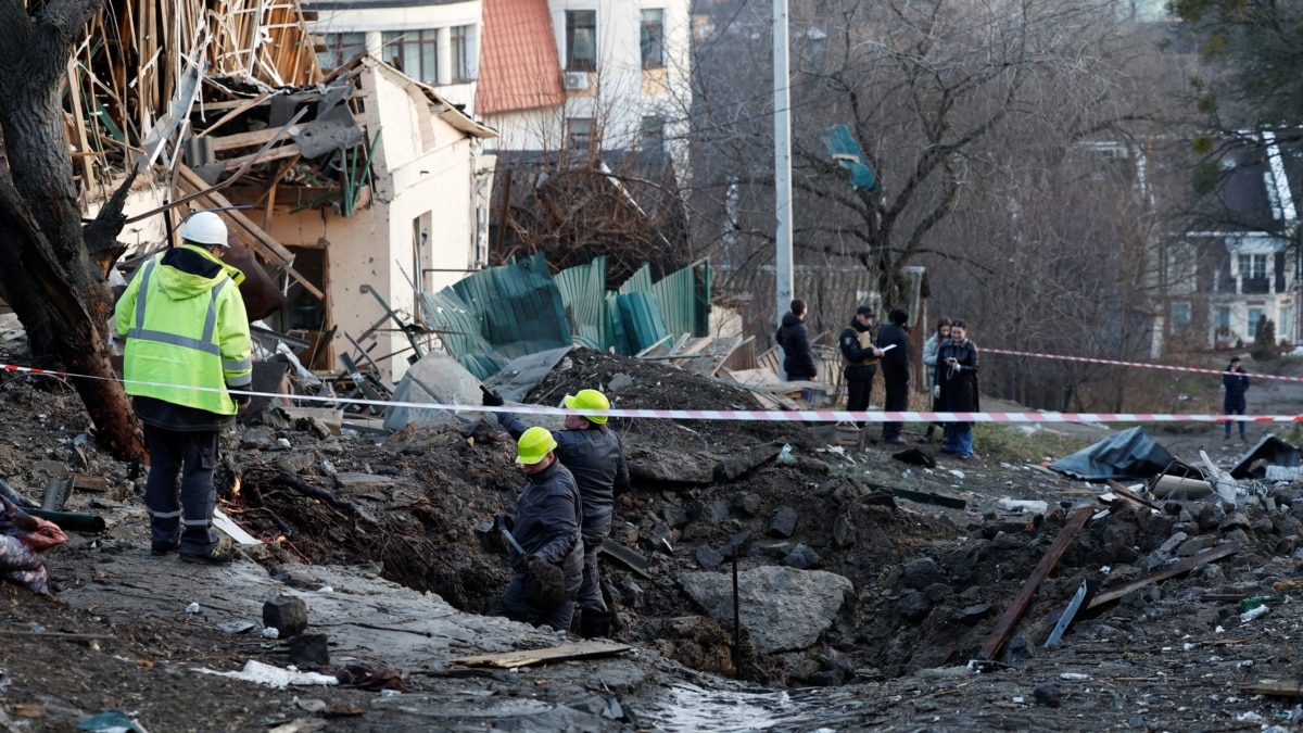 через російську ракетну атаку у Києві є руйнування в чотирьох районах (фото)