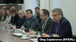 Вице-премьер-министр по вопросам реинтеграции Олег Серебрян на переговорах «1+1», Кишинев, 2 декабря 2022.