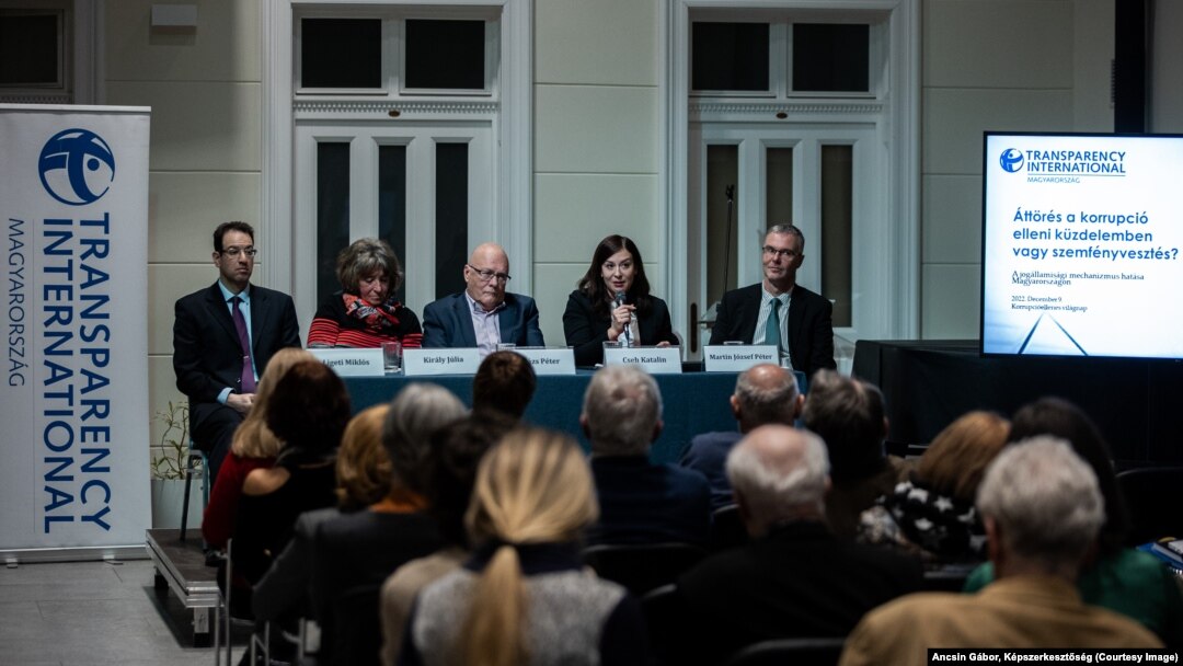 Conferința de presă anuală a Transparency International Ungaria. Fotografie de arhivă. 