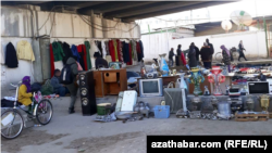 Блошиный рынок в Туркменабаде (иллюстративное фото) 