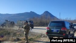 Trupele KFOR se pregătesc să înlăture baricadele rămase în municipalitățile din nordul Kosovo