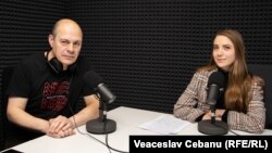 Jurnalista Silvia Rotaru și autorul podcastului „În esență...” Eugen Urușciuc
