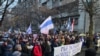 Protestatari mărșăluiesc la Belgrad, pe 24 decembrie, împotriva invaziei Rusiei în Ucraina. 
