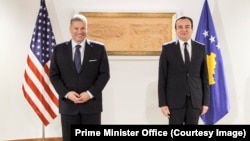 Gabriel Escobar, predstavnik State Departmenta, i Albin Kurti, premijer Kosova, prilikom susreta u Prištini 12. decembra 2022.