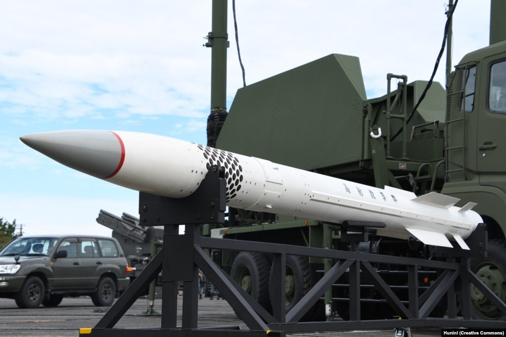 Një raketë e rreme Patriot PAC-3 shfaqet në një bazë ajrore japoneze më 2019.