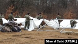 Oružane snage BiH postavljaju šatore za migrante u Lipi