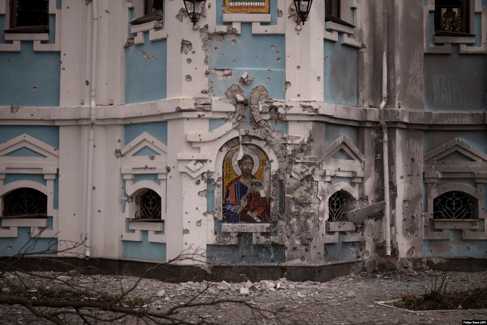Crkva oštećena nakon ruskog napada u Harkivu, Ukrajina, 27. januara 2022.