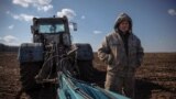 Украинский фермер в окрестностях Харькова, мая 2022 года