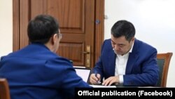 Башкы прокуратура тарабынан президент Садыр Жапаров 2010-жылдагы Июнь окуясы боюнча күбө катарында суралды. 27-апрель, 2022-жыл.