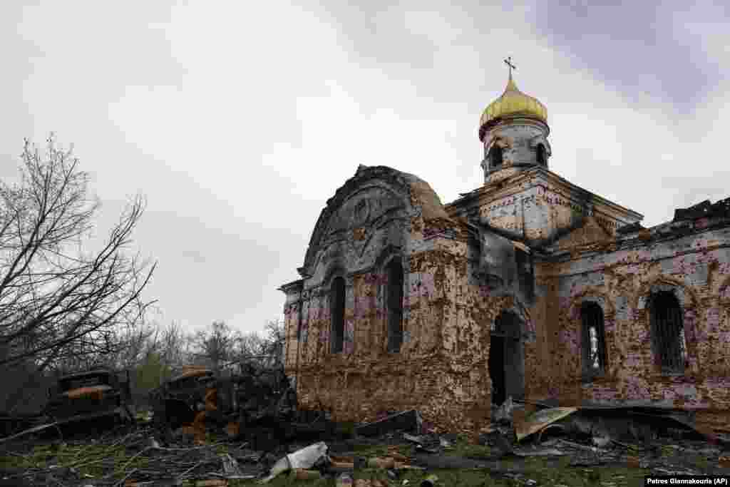 Kjo kishë e dëmtuar rëndë në Lukashivka thuhet të jetë përdorur nga ushtarët rusë për të ruajtur municione.